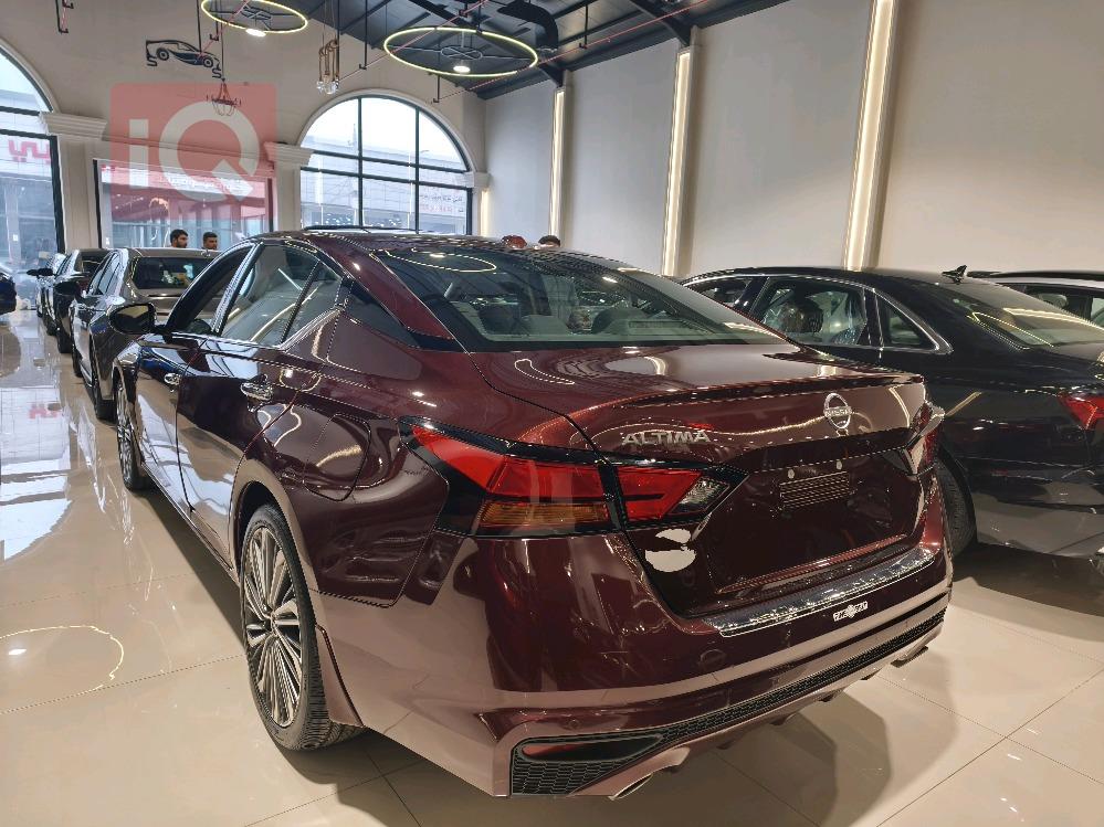 نيسان ألتيما